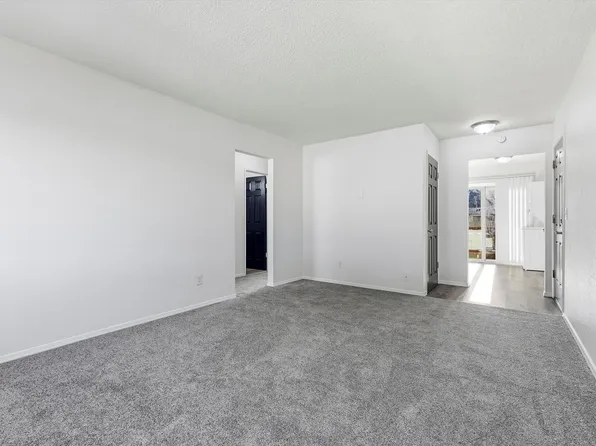 Rogers Plaza, 615 SE 187th Ave APT 16, Portland, OR 97233