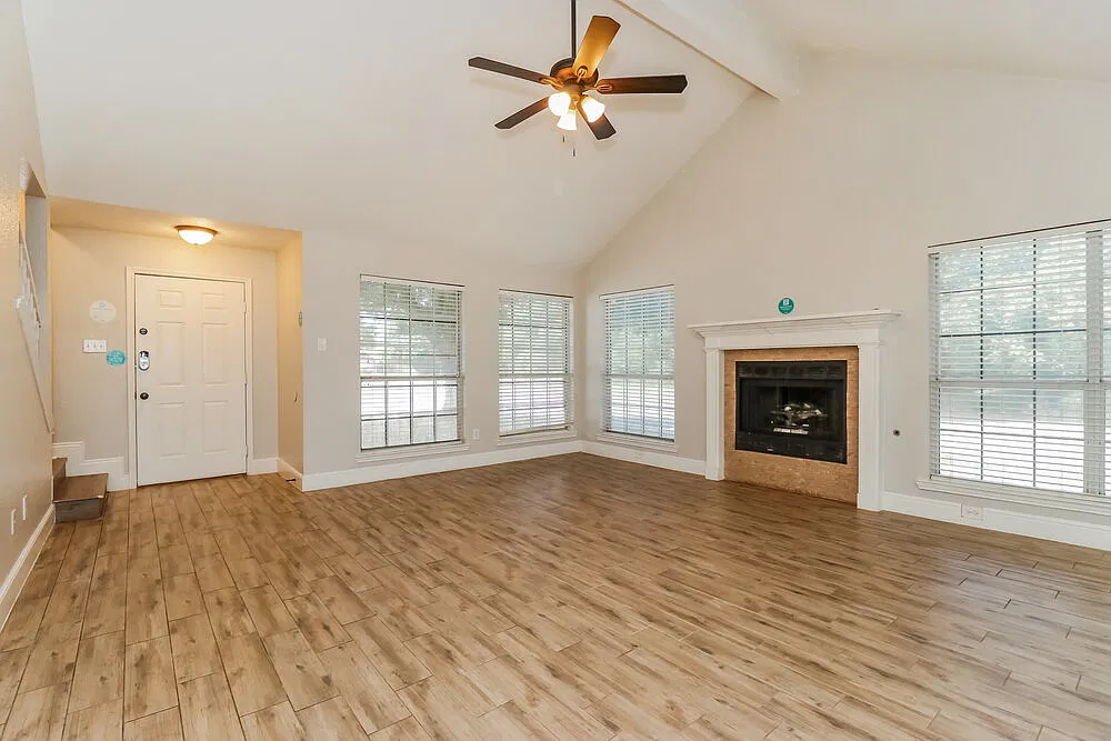 3 bed, 2.5 bath, 1986 sqft, $2,555 — Photo 4