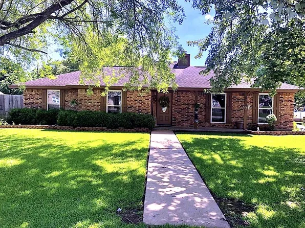 6104 Fox Ridge Dr, Angleton, TX 77515