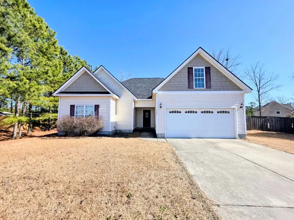 366 Carolina Oaks Cir, Linden, NC 28356