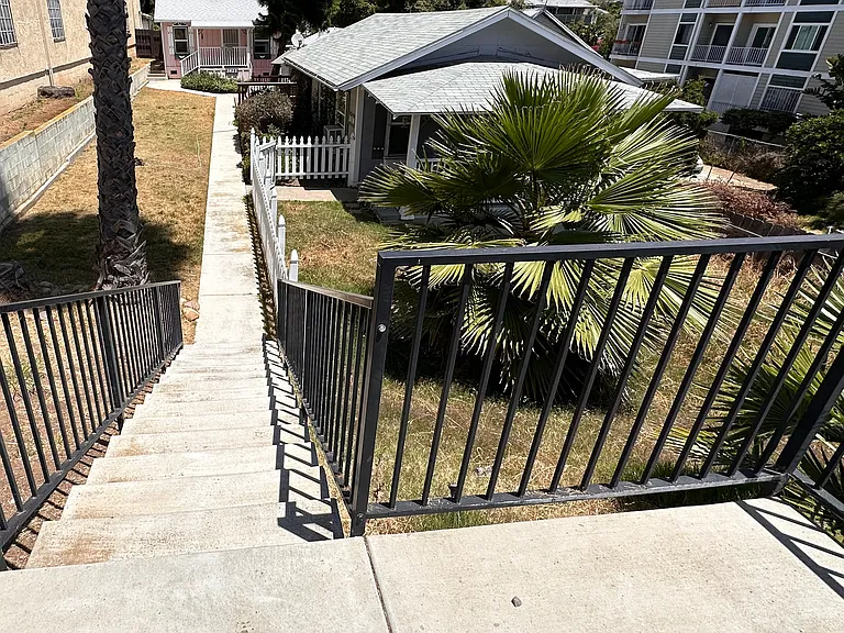 2620 Broadway — Photo 11