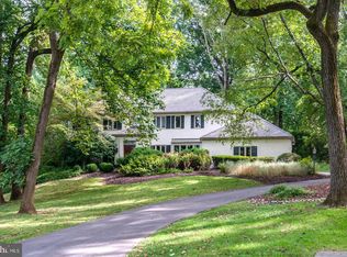 428 Round Hill Rd, Wayne, PA 19087