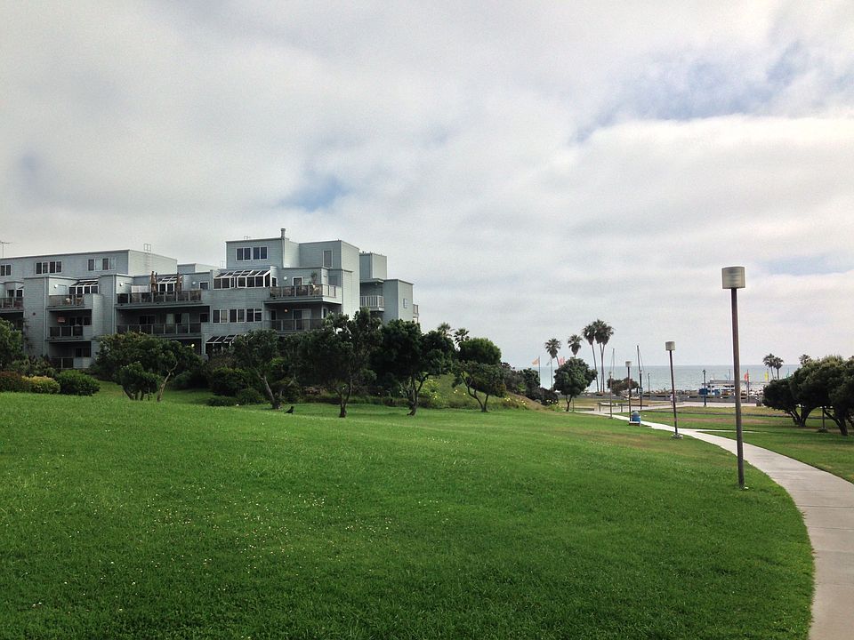 1st image of 250 The Vlg Unit 206