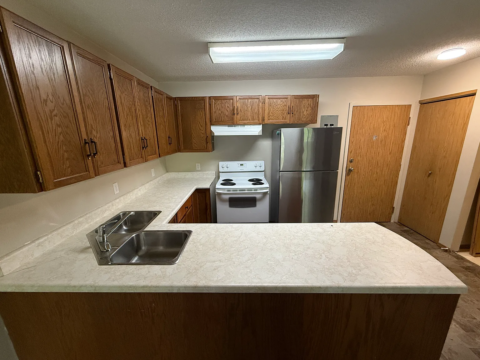 5013 50 Street 1 Bedroom Unit — Photo 2