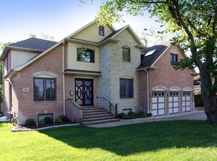 389 S Quentin Rd, Palatine, IL 60067