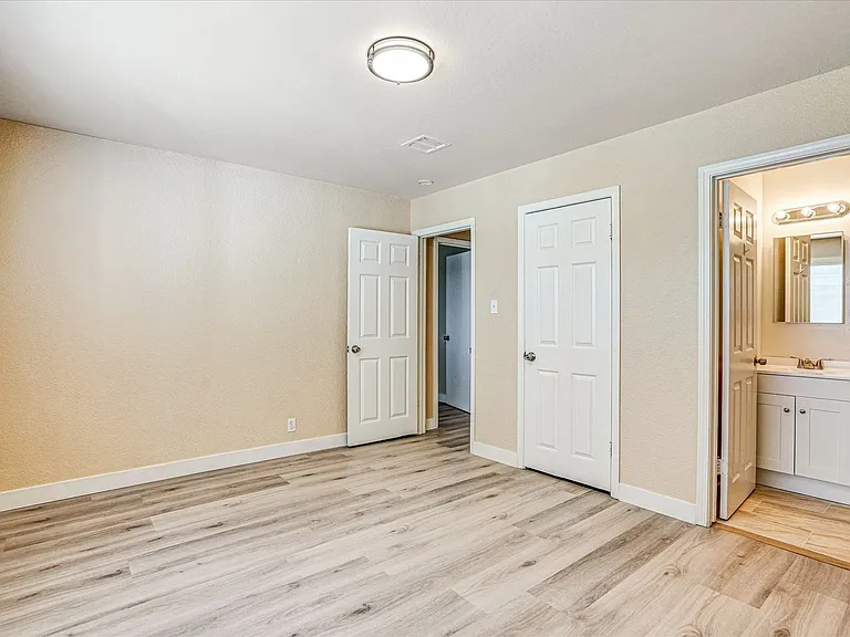 452 Wilshire Ave — Photo 23