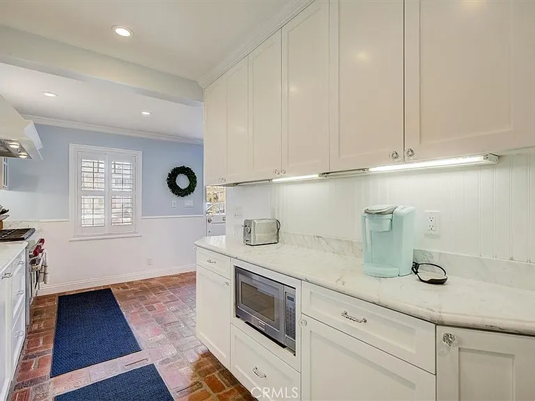 2128 Miramar Dr — Photo 9