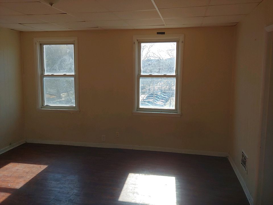 2nd image of 748 Columbia St #F2