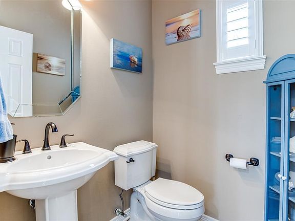 4th image of 927 Saint Andrews Pl