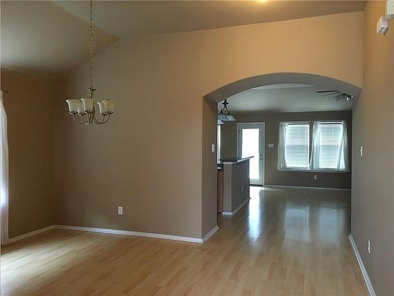 5th image of 4009 Shady Meadow Ln