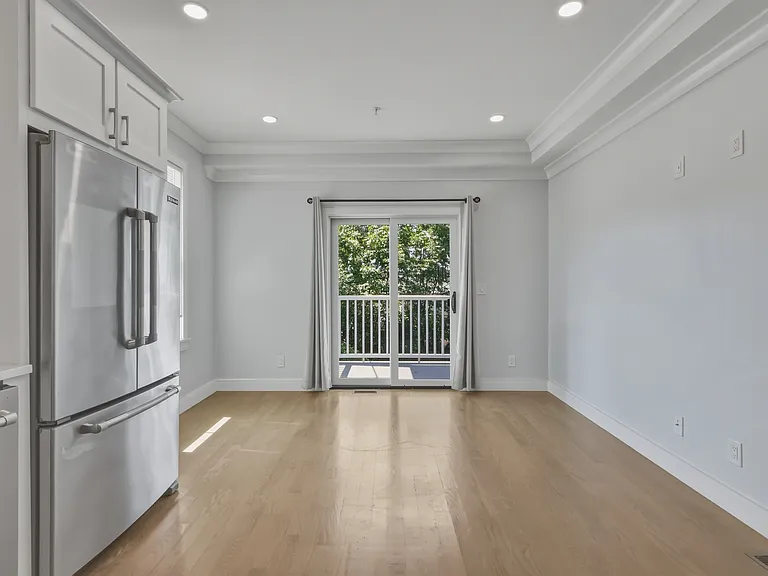 134 Chelsea St #1 — Photo 6