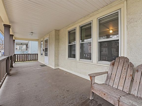 3rd image of 127 Orange St