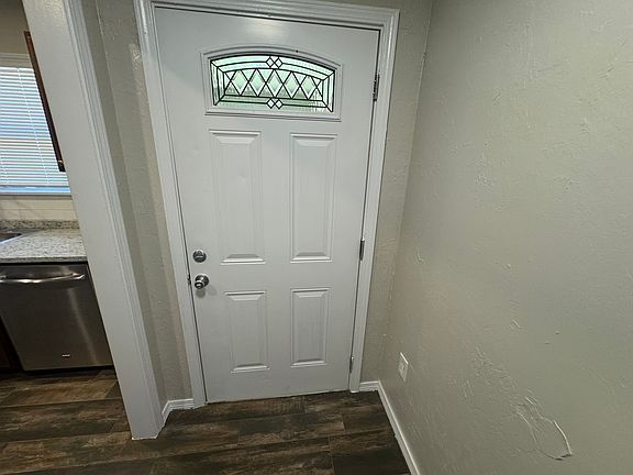 3rd image of 1408 Carlisle Ct