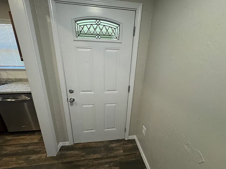 1408 Carlisle Ct — Photo 3