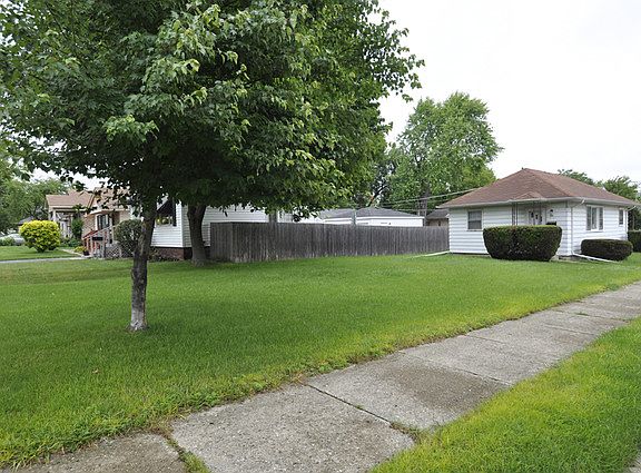 2nd image of 421 S Elmwood Ave