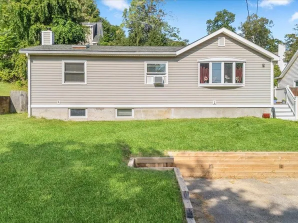 5 Spruce Street, Lake Peekskill, NY 10537