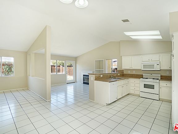 3rd image of 25077 Steiner Dr