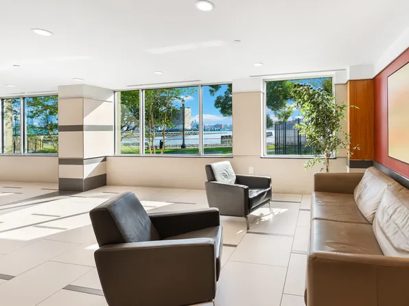 31 River Court image 8 of 24