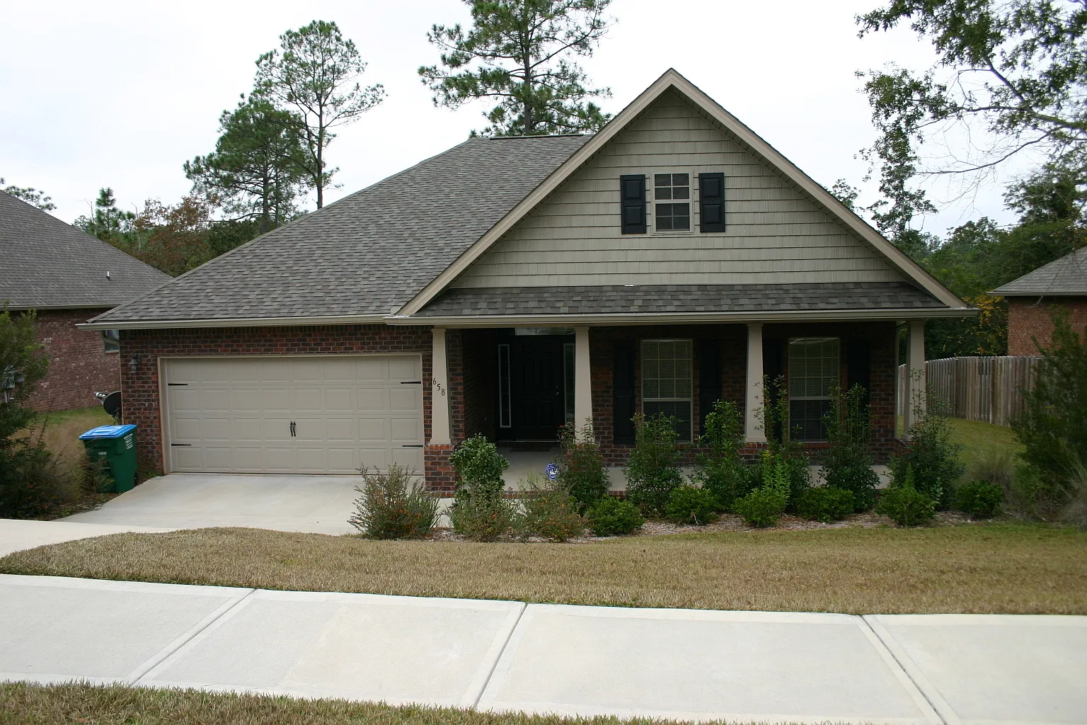 Great South Crestview Location! — Photo 1