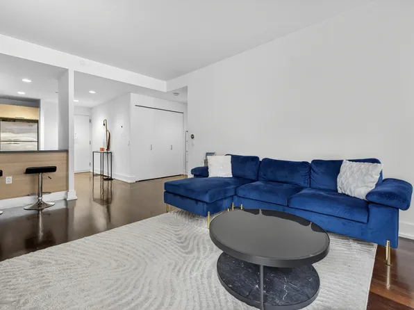 350 West 42nd Street image 4 of 11