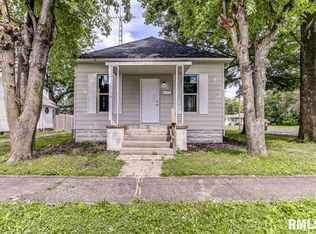 904 N Grove St, Virden, IL 62690