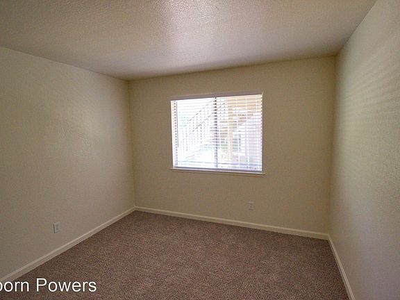 4th image of 2529 Greenwood Ln APT 15