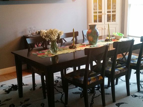 Separate dining w/built-ins