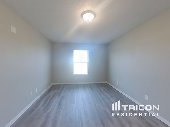 5th image of 1383 Round Lake Rd