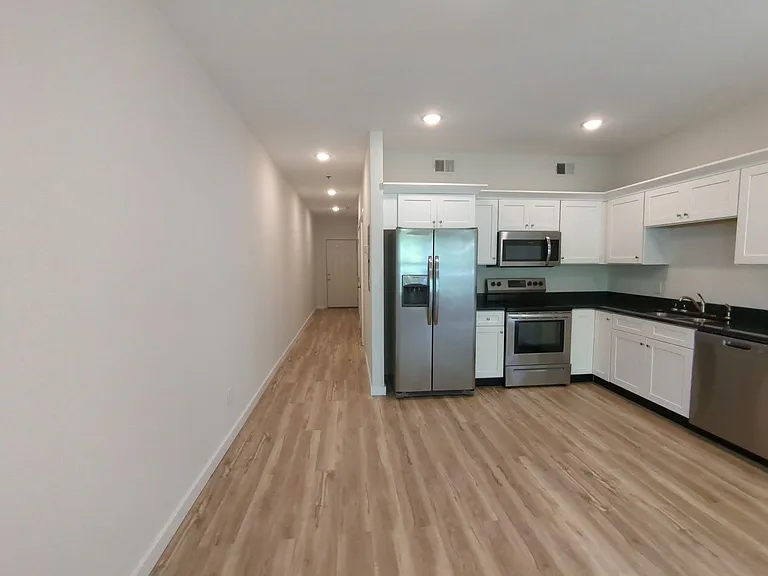 811 Douglas St #209 — Photo 5