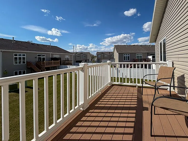 1770 E Calgary Ave — Photo 8