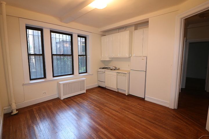 1st image of 325 W 77th St #1DD