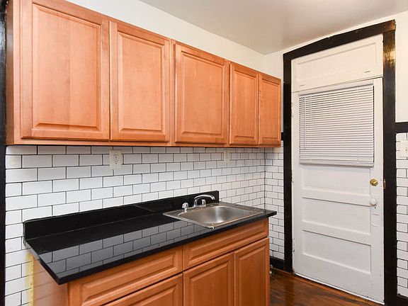 3rd image of 4021 W Melrose St #N2