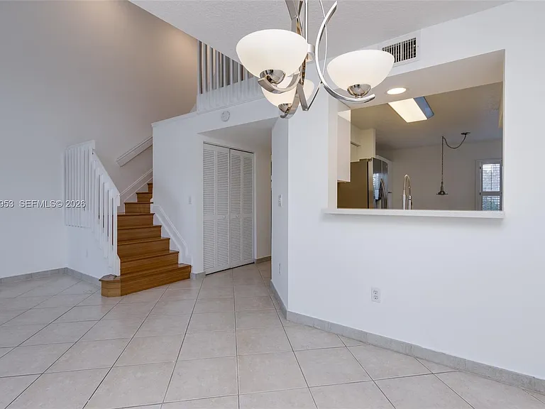 1540 N Trafalgar Cir — Photo 11