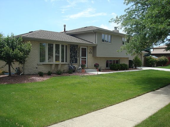 3rd image of 8713 Dee Ct