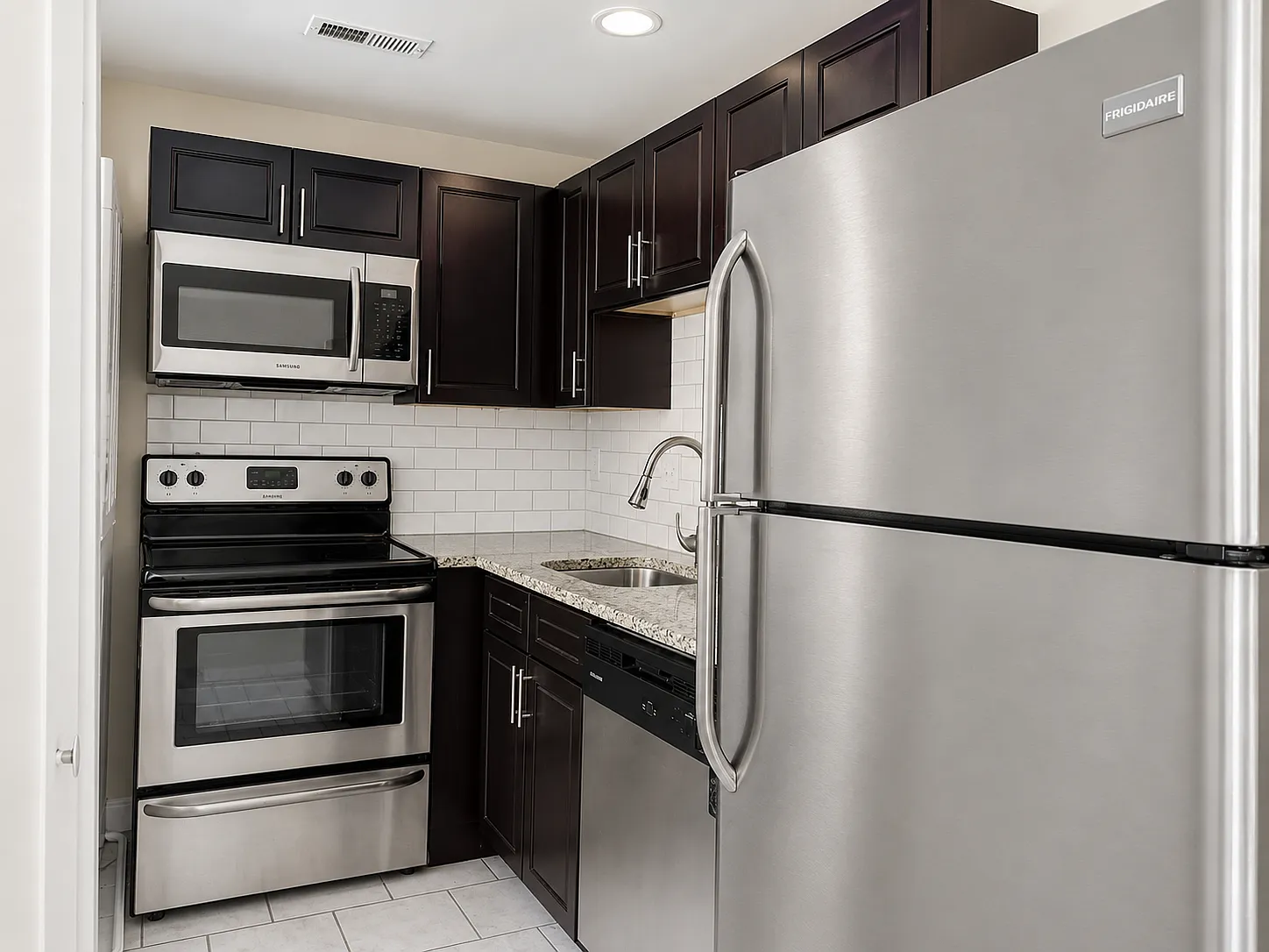 1 bed, $1,160 — Photo 4