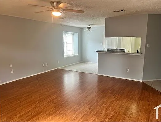 3 bed, 1270 sqft, $2,000 — Photo 4