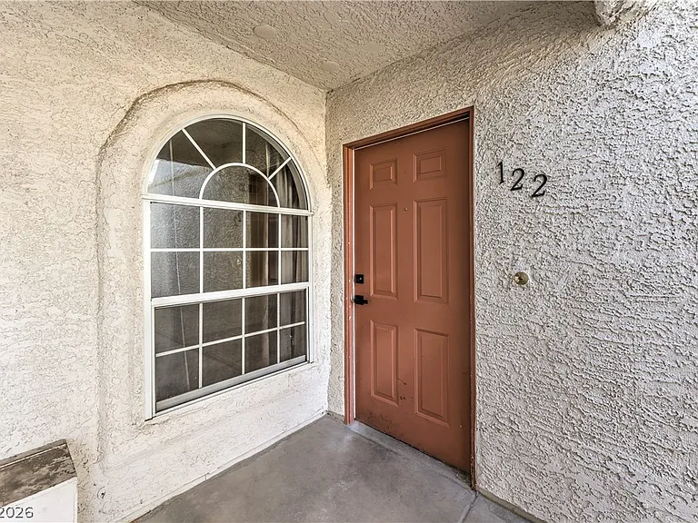 1800 Edmond St #122 — Photo 3