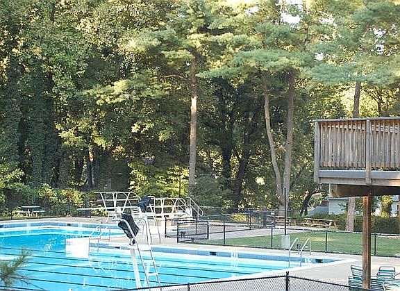 5th image of 9123 Maywood Ln