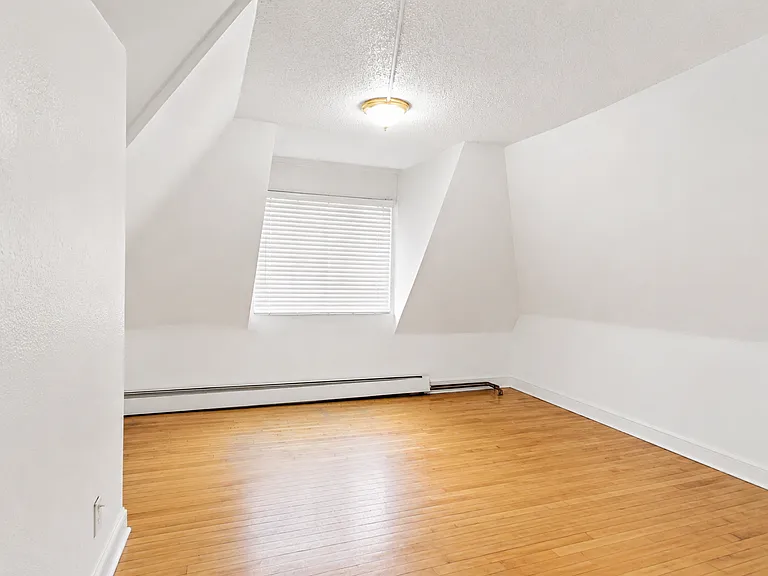 1103 5th St SE #2 — Photo 4