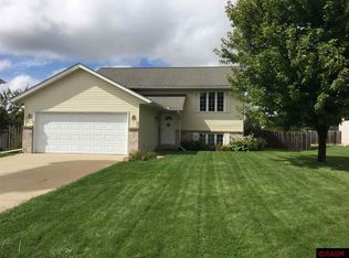 104 Inverness Ct, Mankato, MN 56001