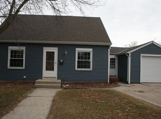 975 Birchwood Dr, West Bend, WI 53095