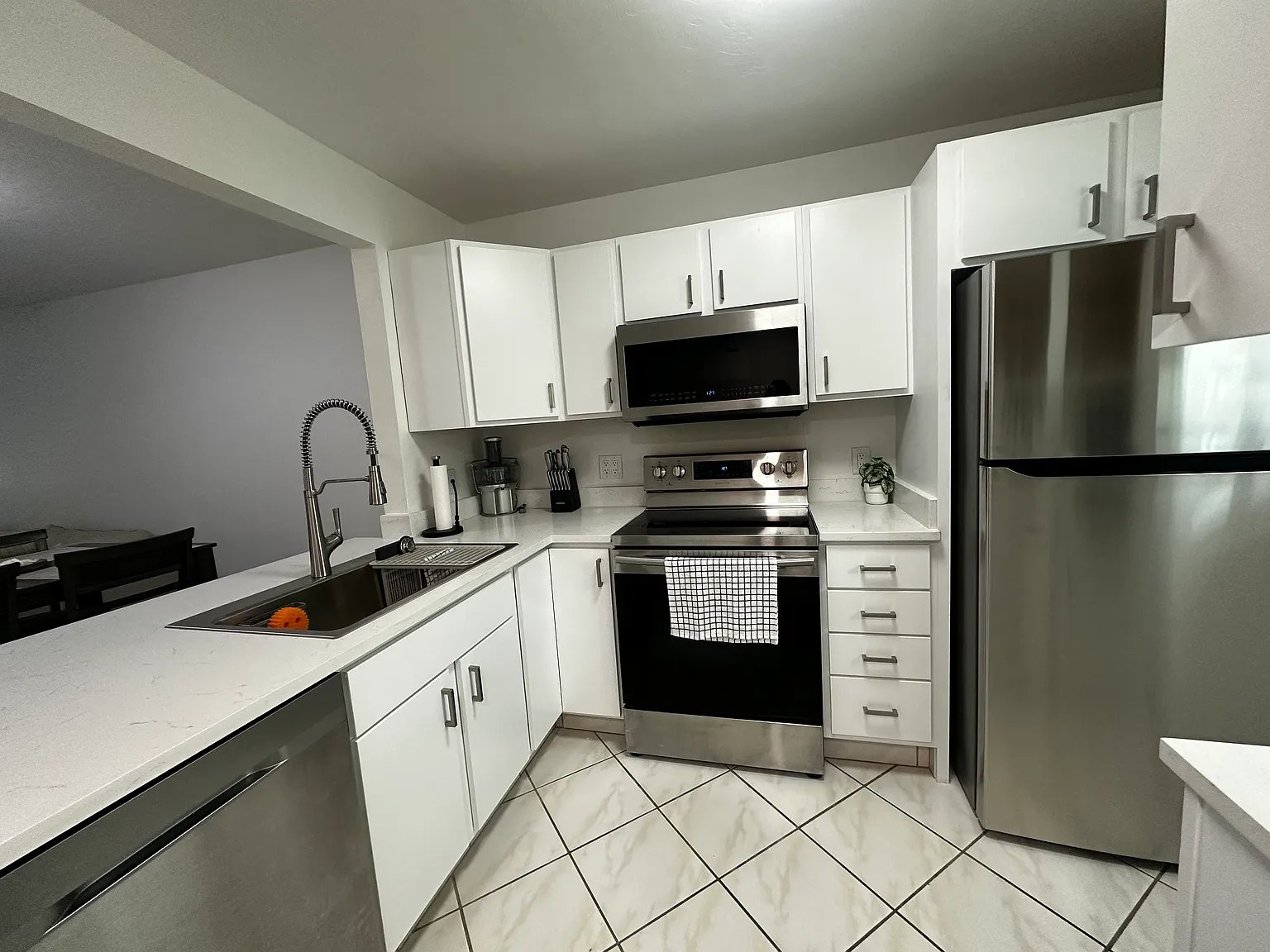 1008 Manatee Rd — Photo 2