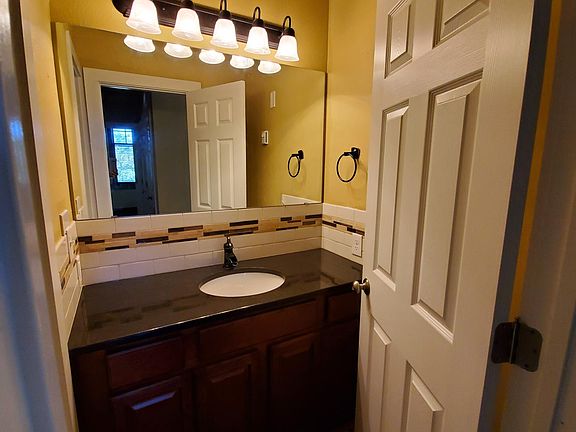 5th image of 214 W Elm St APT 201