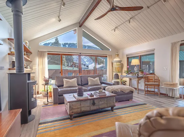 413 W High St, Red River, NM 87558