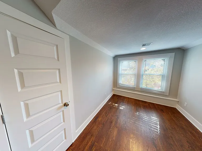 3726 Washington | Charming Updated Apartment — Photo 30