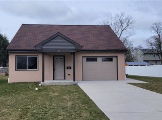 85 Harding Rd, Williamsville, NY 14221
