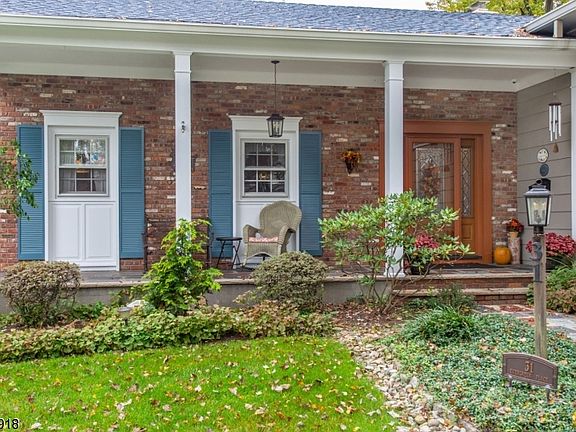 2nd image of 31 Evergreen Pl
