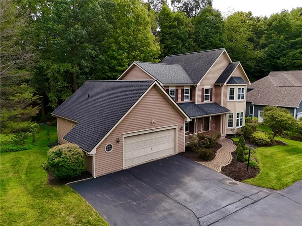 9 Cabernet Cir, Fairport, NY 14450