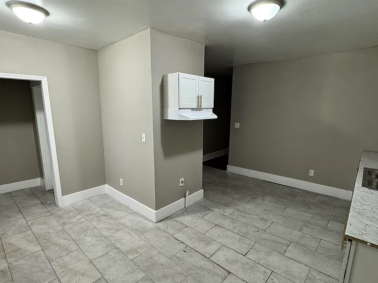 919 N Willett St — Photo 8