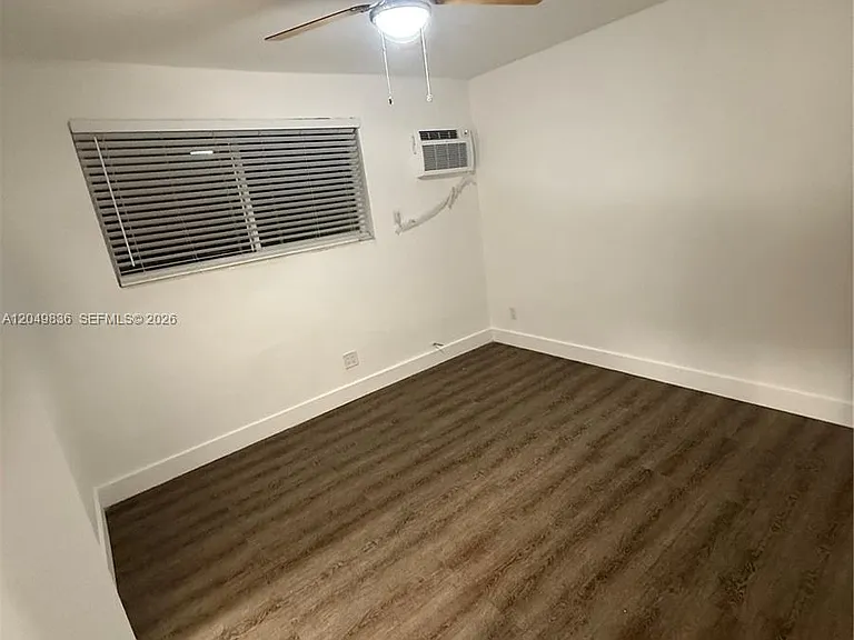 469 SW 3rd St #9 — Photo 6